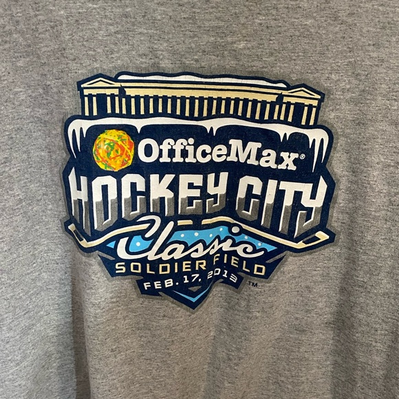 graphic tee 🐭 - Picture 2 of 3